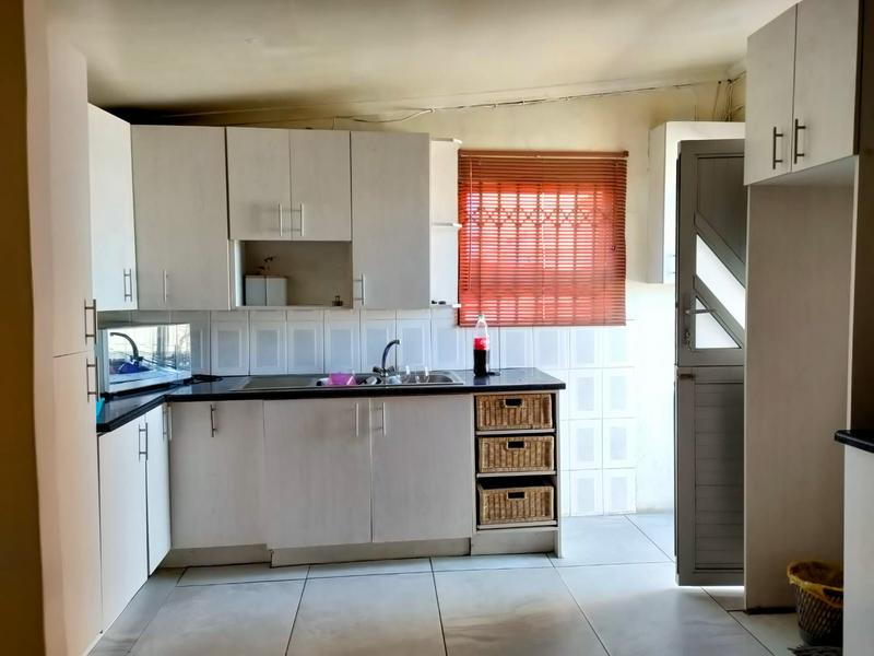 2 Bedroom Property for Sale in Sabata Dalindyebo Square Western Cape